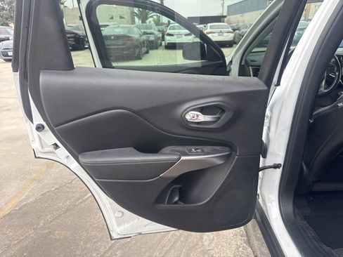 Used 2020 Jeep Cherokee Limited FWD image 14