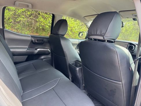 Used 2016 Toyota Tacoma SR5 w/ SR5 Appearance Package (SN) image 14