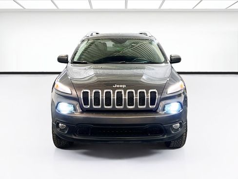 Used 2017 Jeep Cherokee Latitude w/ Comfort/Convenience Group AWD/4WD image 2