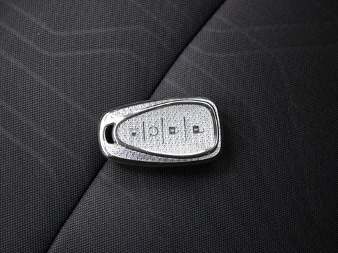 Used 2019 Chevrolet Trax LT w/ LT Convenience Package image 26