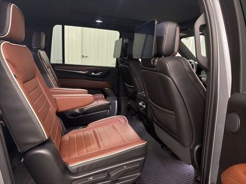 Used 2023 GMC Yukon XL Denali Ultimate image 31
