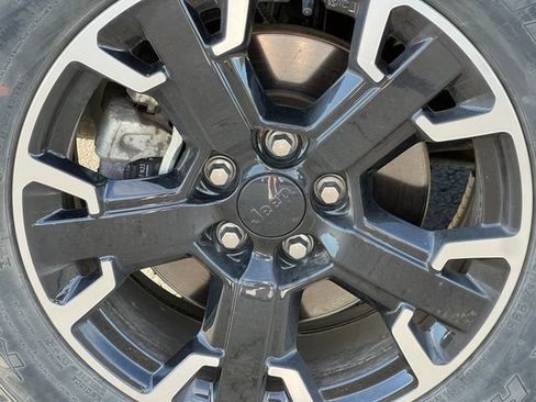Used 2023 Jeep Renegade Latitude AWD/4WD image 32