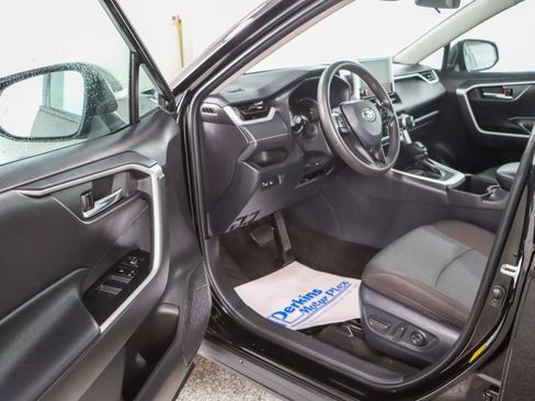 Used 2024 Toyota RAV4 XLE FWD image 3