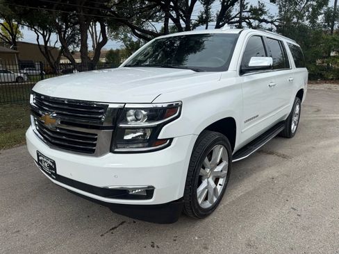 Used 2018 Chevrolet Suburban Premier image 3