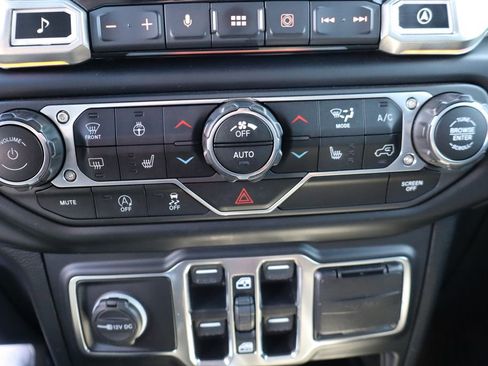 Used 2022 Jeep Gladiator Sport image 25