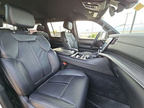 Used 2024 Jeep Wagoneer Series II AWD/4WD image 28