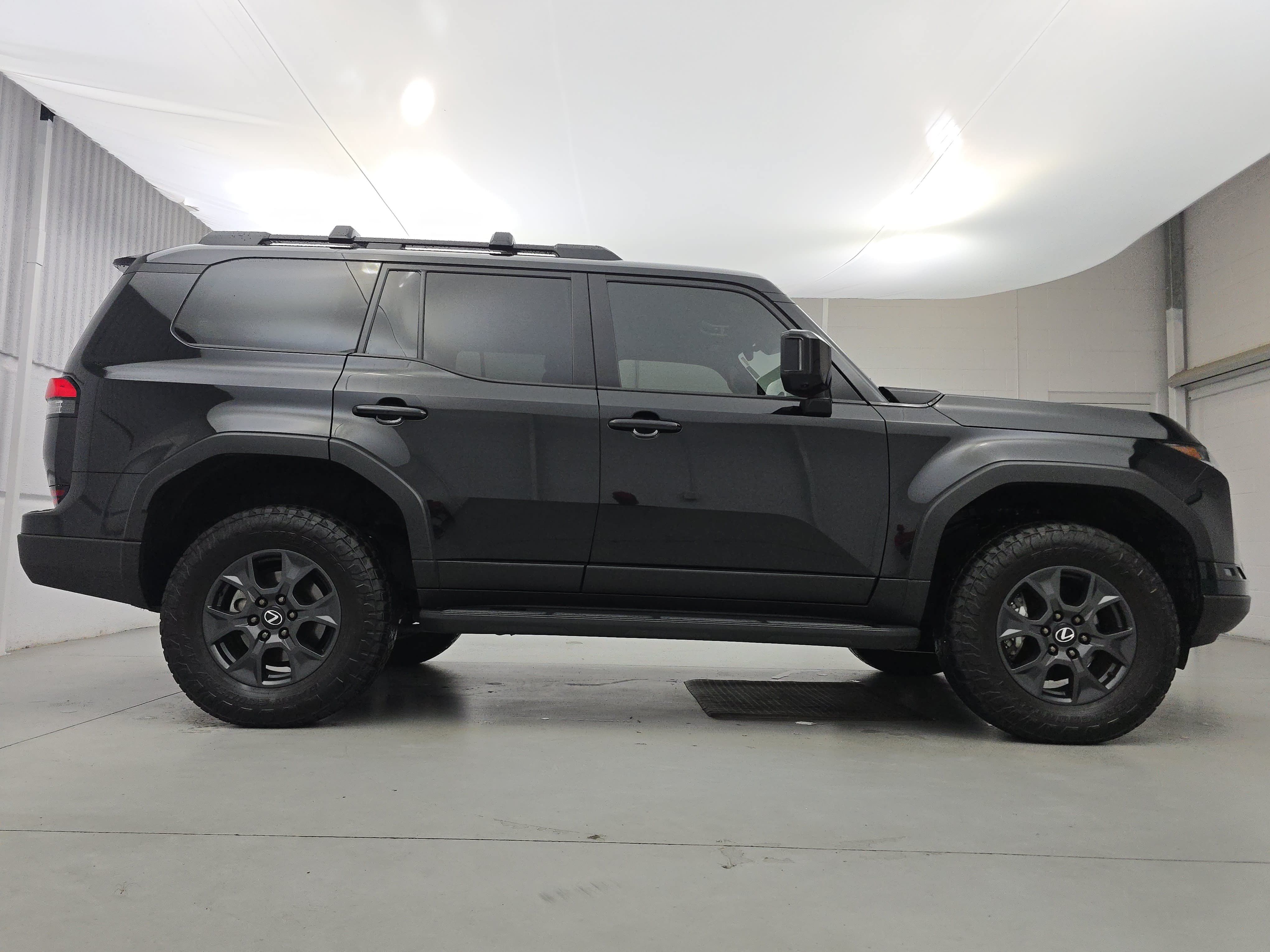 Used 2025 Lexus GX 550 AWD/4WD image 8