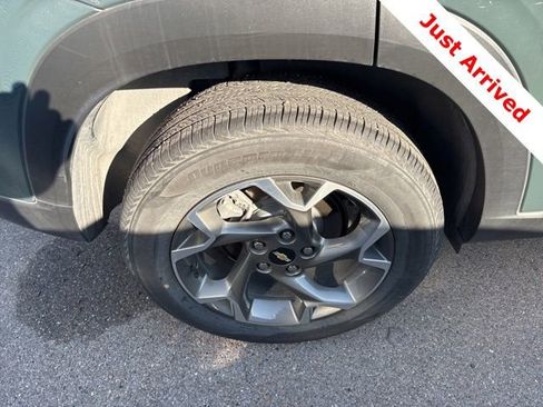 Used 2025 Chevrolet Trax LT FWD image 18