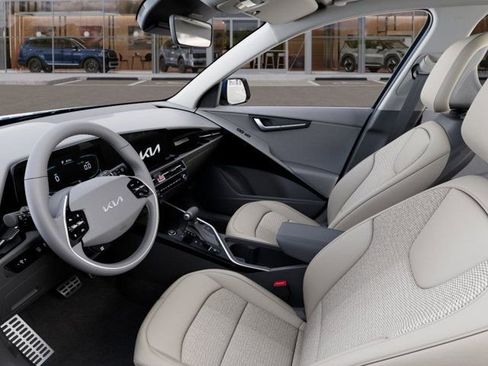 New 2025 Kia Niro EX Touring image 17
