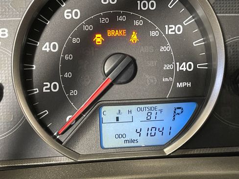 Used 2015 Toyota RAV4 XLE image 19