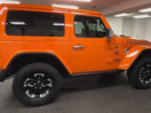 Used 2025 Jeep Wrangler Rubicon w/ Safety Group AWD/4WD image 9