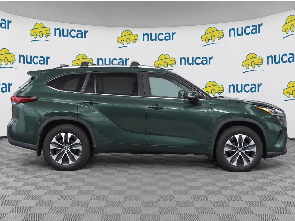 Used 2024 Toyota Highlander XLE AWD/4WD image 8