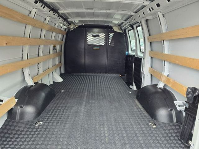 Used 2025 GMC Savana 2500 w/ Driver Convenience Package RWD image 9