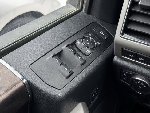 Certified 2022 Ford F250 Lariat w/ Lariat Ultimate Package image 28