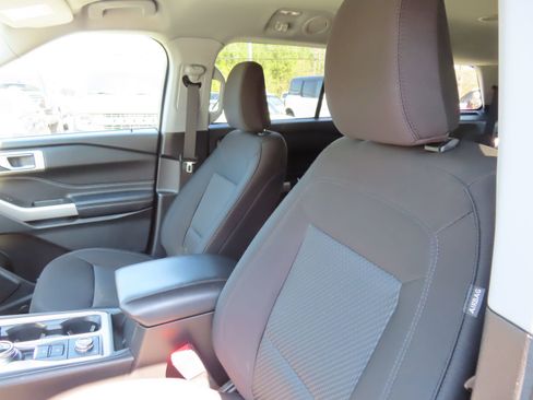 Used 2022 Ford Explorer XLT image 29