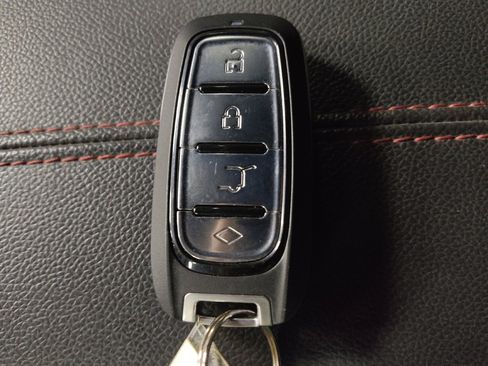 Used 2024 Chevrolet Equinox RS FWD image 32