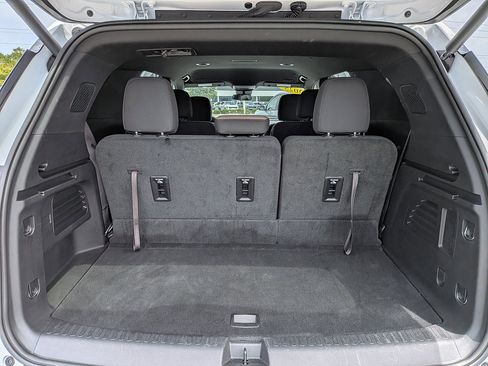 Certified 2025 Chevrolet Traverse LT FWD image 29