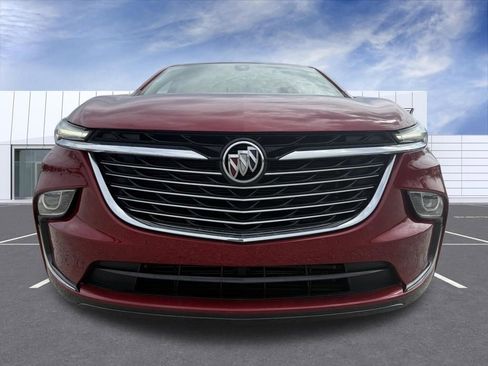 Used 2024 Buick Enclave Essence image 7