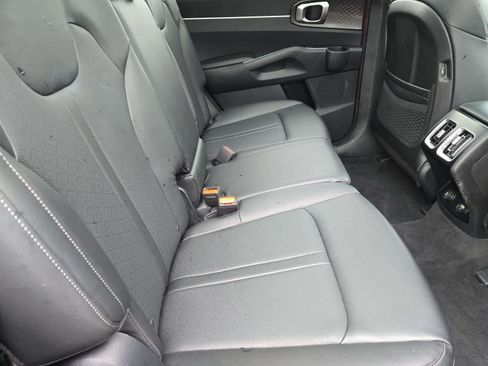 Used 2023 Kia Sorento S w/ Panoramic Sunroof Package image 19