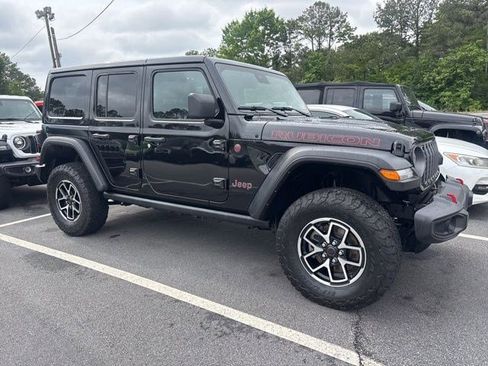 Used 2025 Jeep Wrangler Unlimited Rubicon w/ Convenience Group AWD/4WD image 3