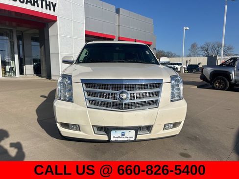 Used 2011 Cadillac Escalade Platinum AWD/4WD image 3