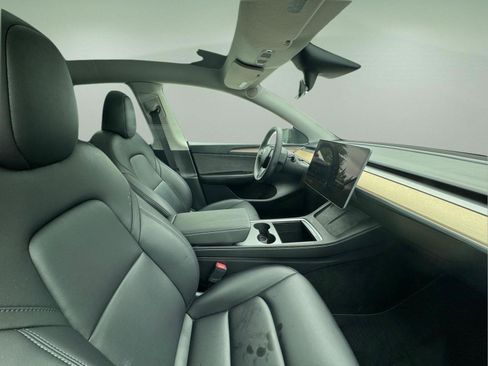 Used 2023 Tesla Model Y AWD image 14
