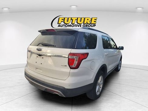 Used 2016 Ford Explorer XLT AWD/4WD image 3