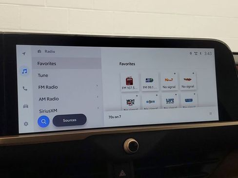 Used 2025 Toyota Crown Signia w/ Advanced Technology Package image 28