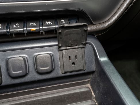 Used 2017 Chevrolet Silverado 1500 LTZ Z71 image 27