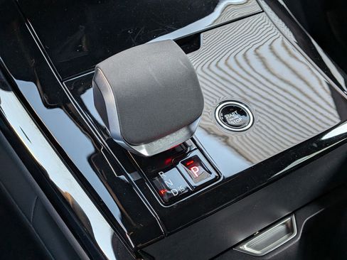 Used 2025 Land Rover Range Rover Sport Dynamic SE image 23