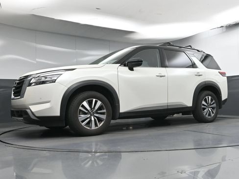 Used 2023 Nissan Pathfinder SL AWD/4WD image 23