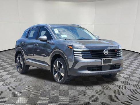 New 2025 Nissan Kicks SR image 2