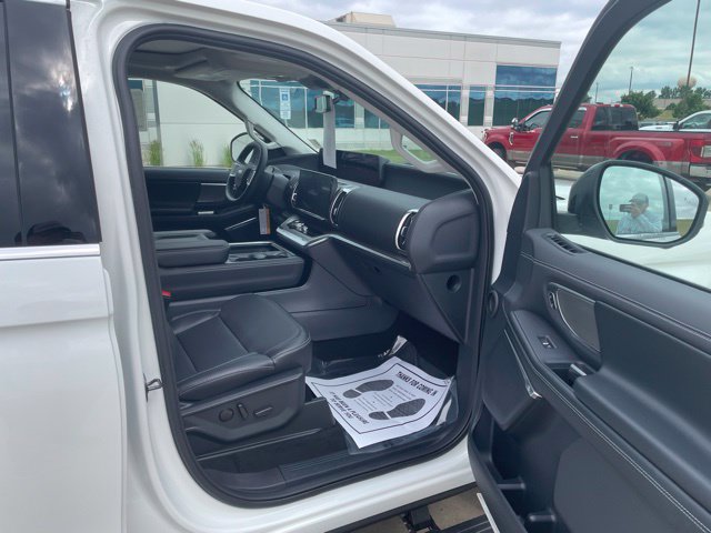 New 2026 Ford Expedition Max Platinum w/ Driver's Package AWD/4WD image 16
