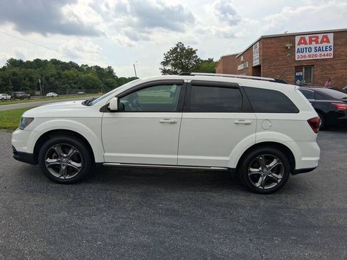 Used 2017 Dodge Journey Crossroad w/ Popular Equipment Group FWD image 8