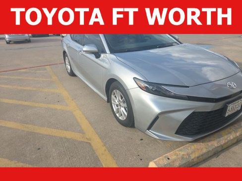 Used 2025 Toyota Camry LE w/ Convenience Package FWD image 1