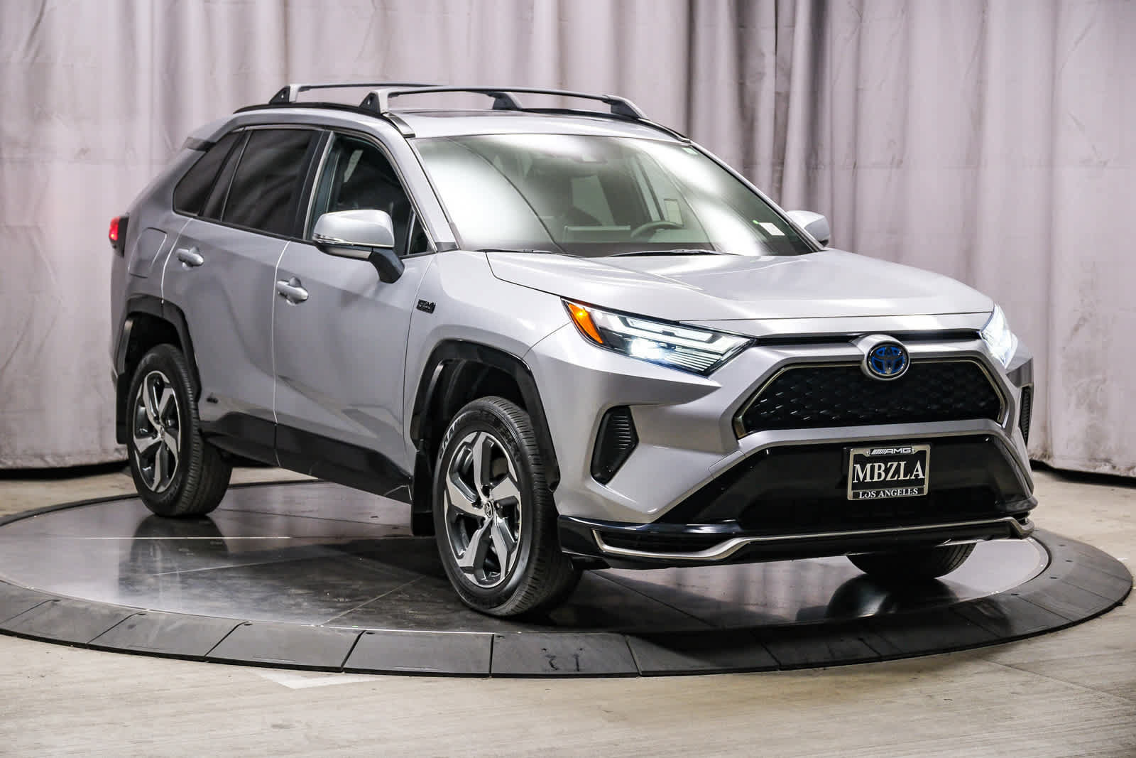 Used 2024 Toyota RAV4 SE w/ Weather & Moonroof Package AWD/4WD image 5