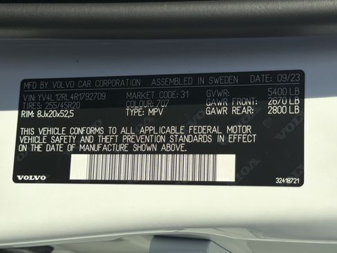 Certified 2024 Volvo XC60 B5 Plus w/ Protection Package Premier AWD/4WD image 37