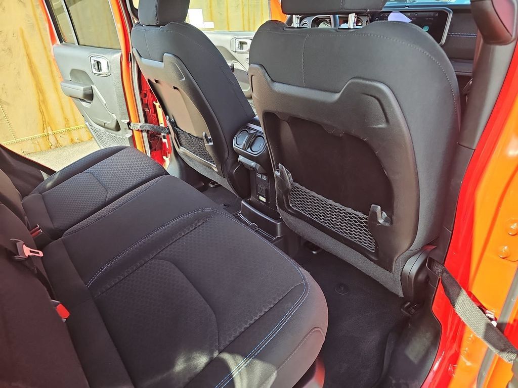 Used 2025 Jeep Wrangler Unlimited Rubicon 4xe w/ Safety Group AWD/4WD image 11