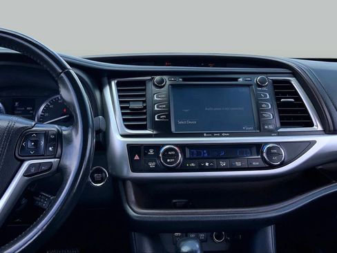 Used 2017 Toyota Highlander XLE FWD image 7