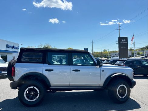 Used 2023 Ford Bronco 4-Door w/ Sasquatch Package AWD/4WD image 3