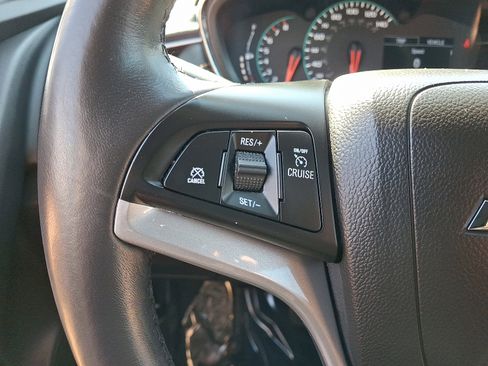 Used 2021 Chevrolet Trax LT FWD image 21
