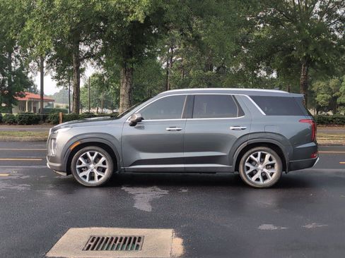 Used 2022 Hyundai Palisade SEL w/ Premium Package FWD image 2