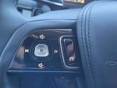 Used 2024 Lincoln Aviator AWD w/ Premium Package image 12