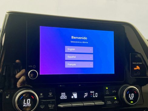 Used 2023 Toyota Highlander XLE FWD image 28