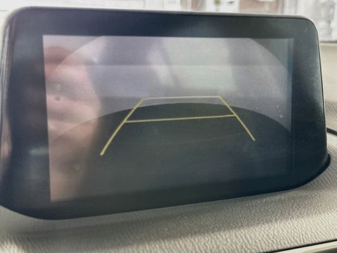 Used 2018 MAZDA MAZDA3 Touring FWD image 22
