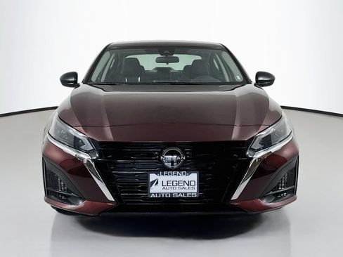 Used 2024 Nissan Altima 2.5 SV FWD image 2