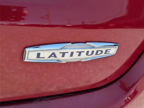 Used 2018 Jeep Compass Latitude w/ Popular Equipment Group AWD/4WD image 10