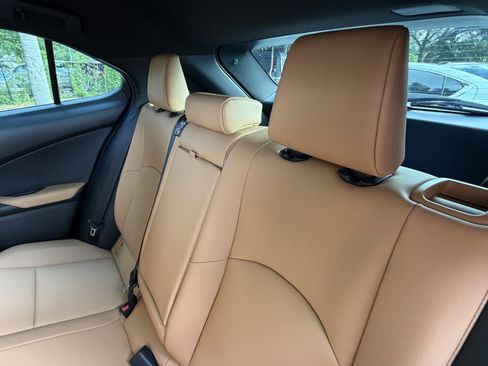 Certified 2026 Lexus UX 300h FWD image 32