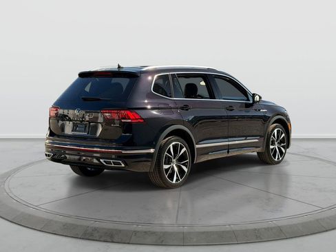 Used 2023 Volkswagen Tiguan SEL R-Line image 9