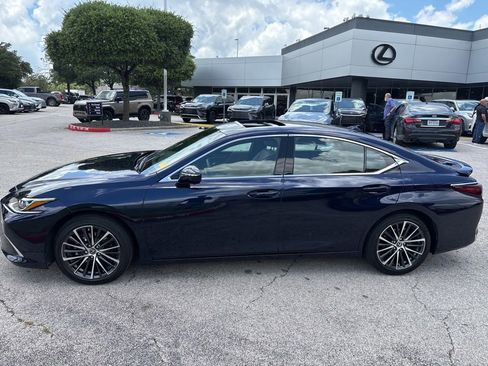 Used 2025 Lexus ES 300h w/ Premium Package FWD image 2